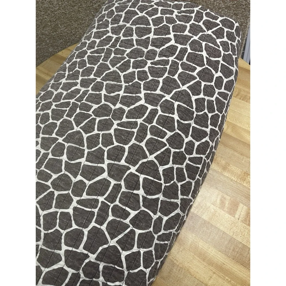 pre-owned! Michael Kors Queen Reversible Quilted Blanket Giraffe Print Brown